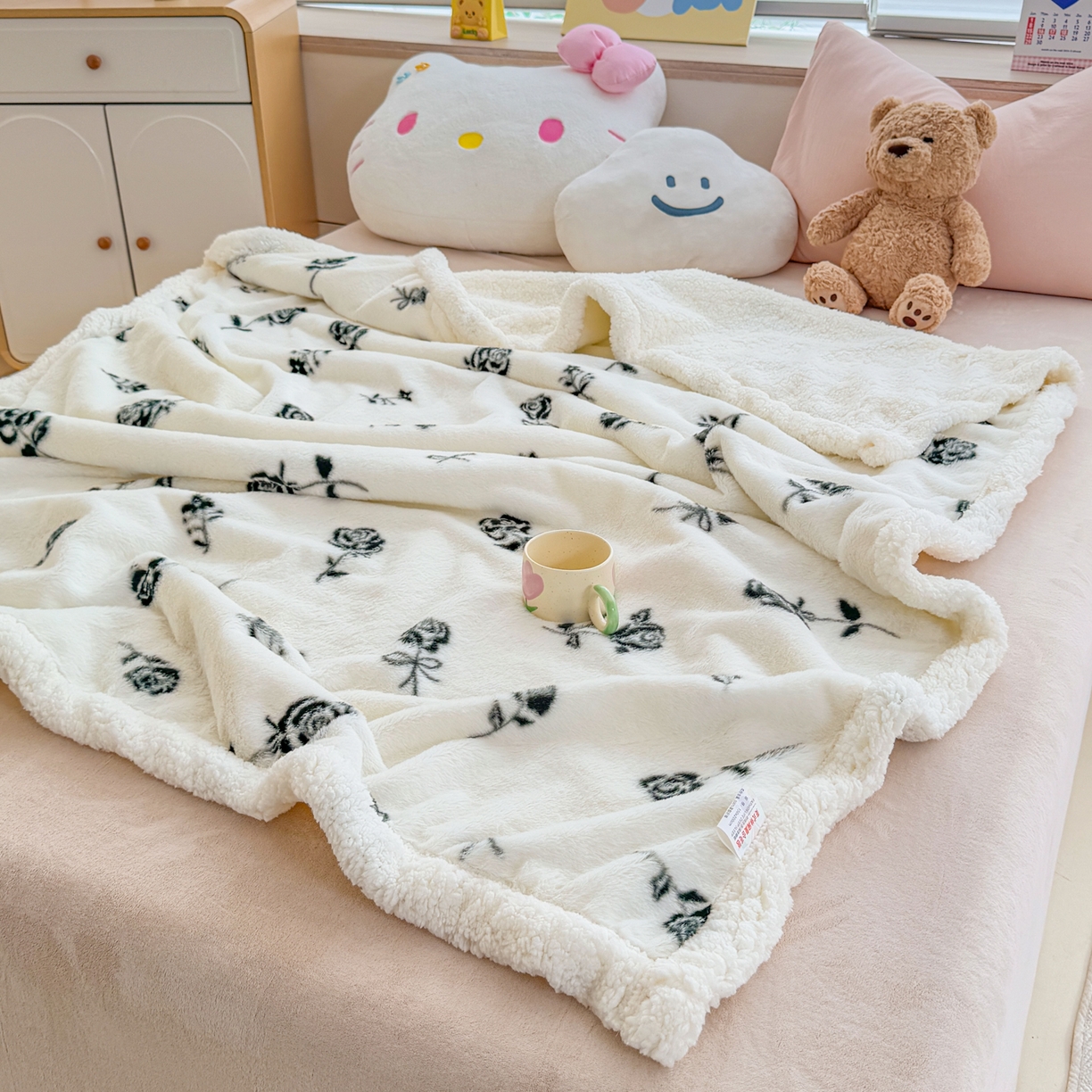 91家纺网 家纺一手货源 找家纺 KA家纺 2025新款兔毛绒毛毯 印花牛奶绒盖毯 多功能被套毯 兔绒毯 玫瑰物语
