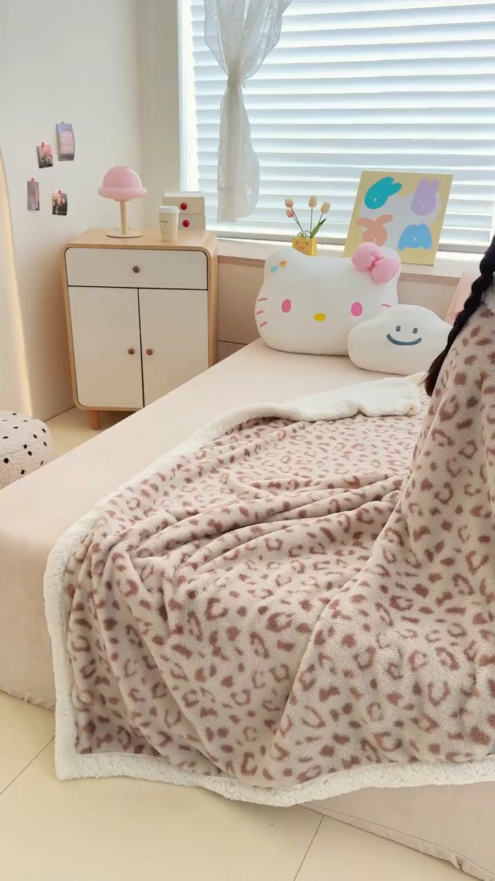 91家纺网 家纺一手货源 找家纺 KA家纺 2025新款兔毛绒毛毯 印花牛奶绒盖毯 多功能被套毯 兔绒毯 豹纹咖