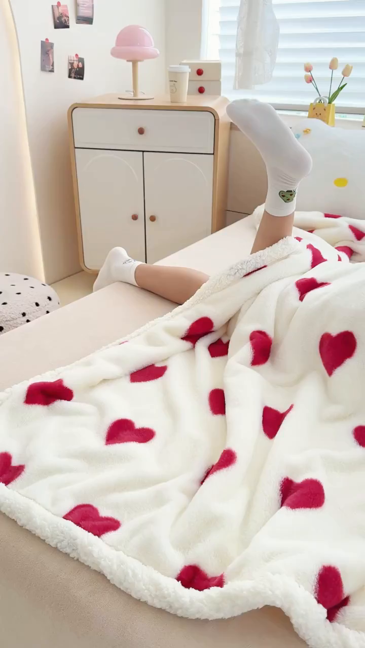 91家纺网 家纺一手货源 找家纺 KA家纺 2025新款兔毛绒毛毯 印花牛奶绒盖毯 多功能被套毯 兔绒毯 心心相印