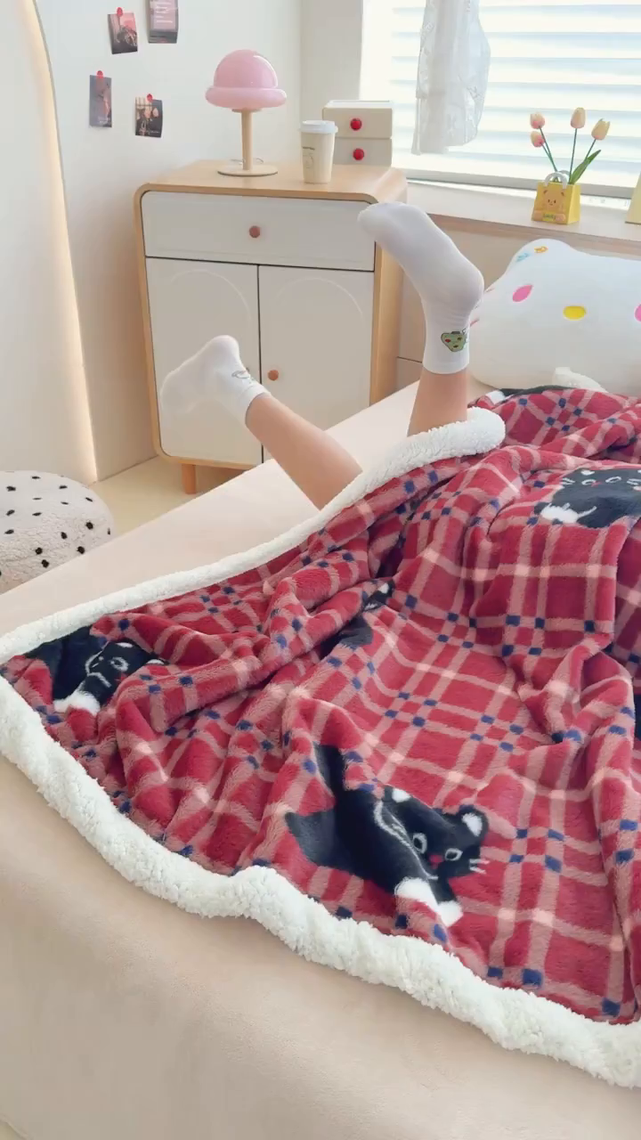 91家纺网 家纺一手货源 找家纺 KA家纺 2025新款兔毛绒毛毯 印花牛奶绒盖毯 多功能被套毯 兔绒毯 花小猫红