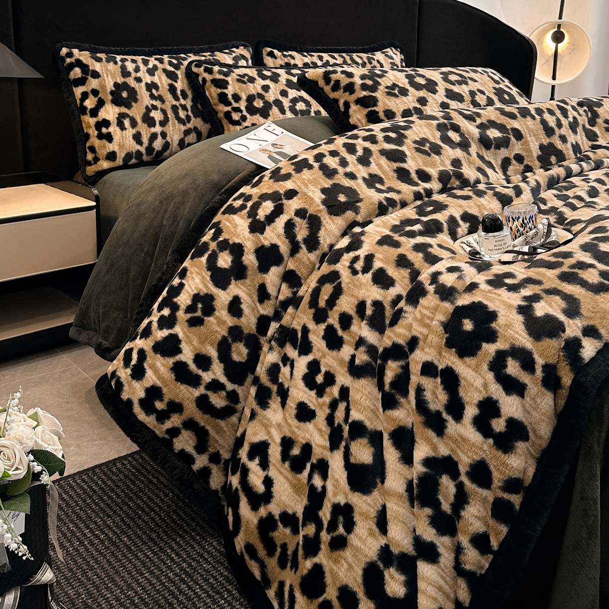 91家纺网 家纺一手货源 找家纺 民新家纺 2025新款兔毛绒包边款四件套 经典豹纹-咖