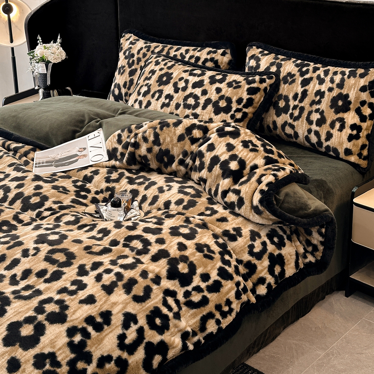 91家纺网 家纺一手货源 找家纺 民新家纺 2025新款兔毛绒包边款四件套 经典豹纹-咖