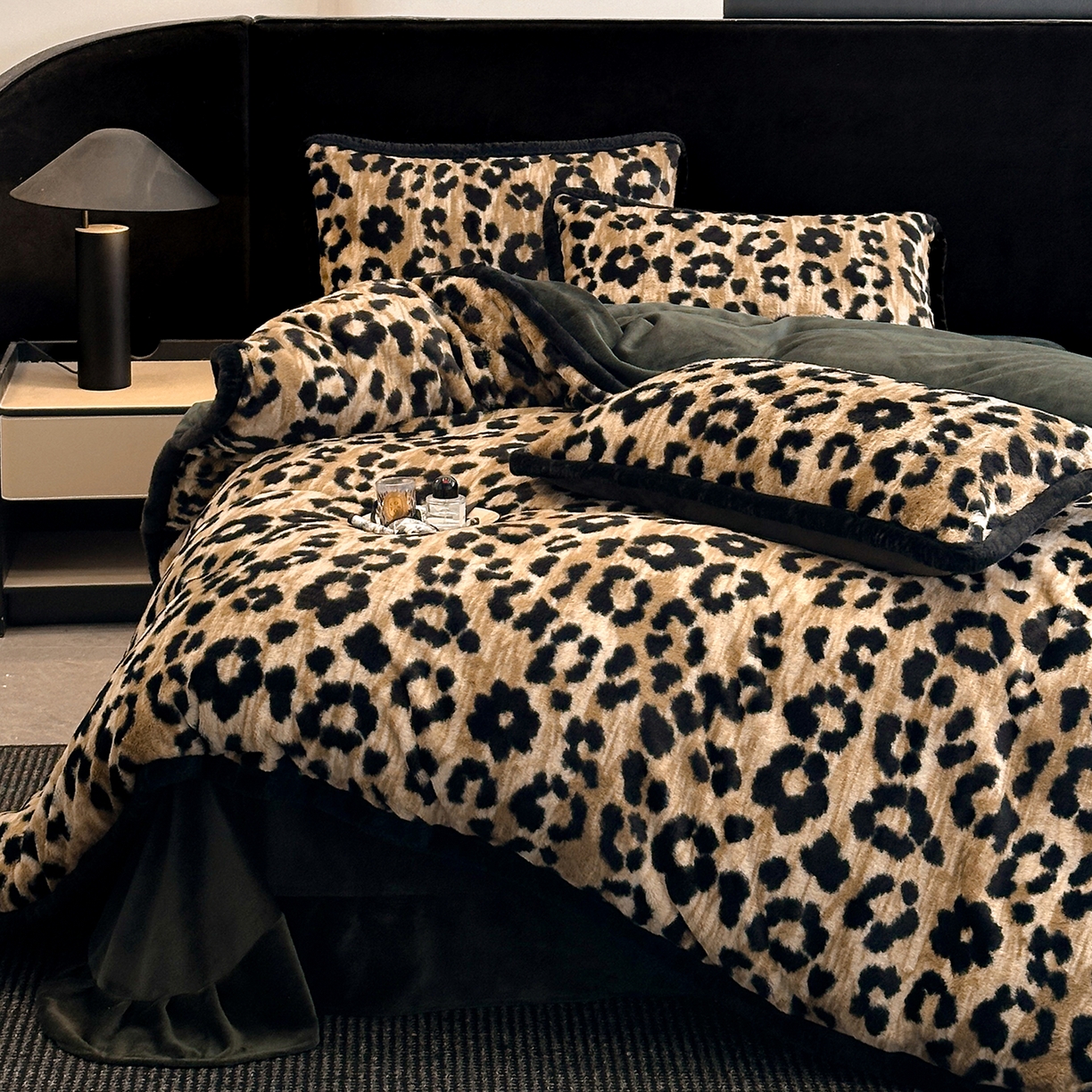 91家纺网 家纺一手货源 找家纺 民新家纺 2025新款兔毛绒包边款四件套 经典豹纹-咖