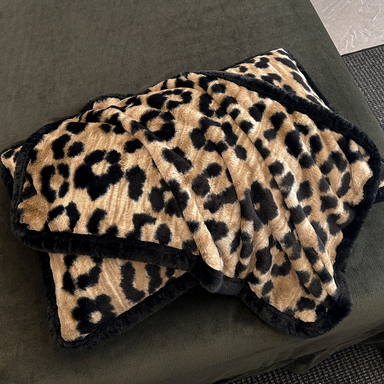 91家纺网 家纺一手货源 找家纺 民新家纺 2025新款兔毛绒包边款四件套 经典豹纹-咖