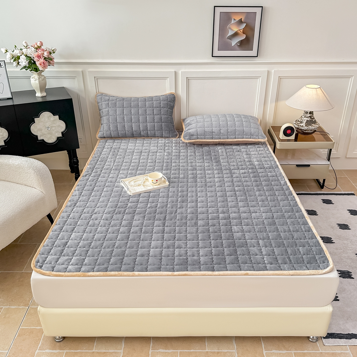 91家纺网 家纺一手货源 找家纺 首选家纺 2025新款牛奶绒床褥床垫系列 灰色