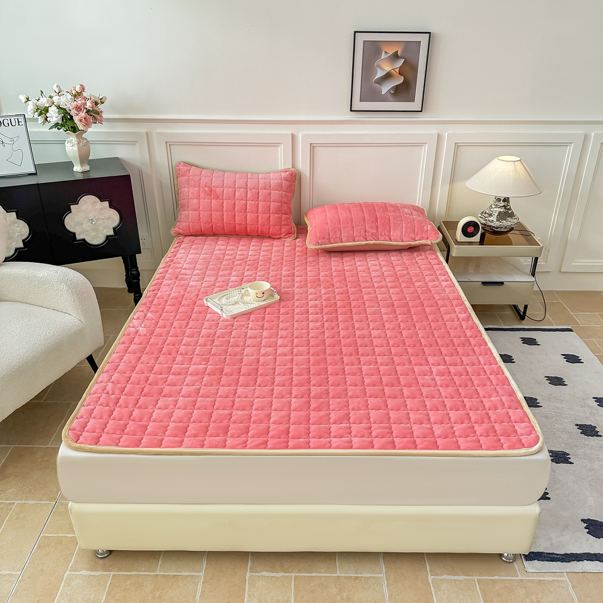 91家纺网 家纺一手货源 找家纺 首选家纺 2025新款牛奶绒床褥床垫系列 西瓜红