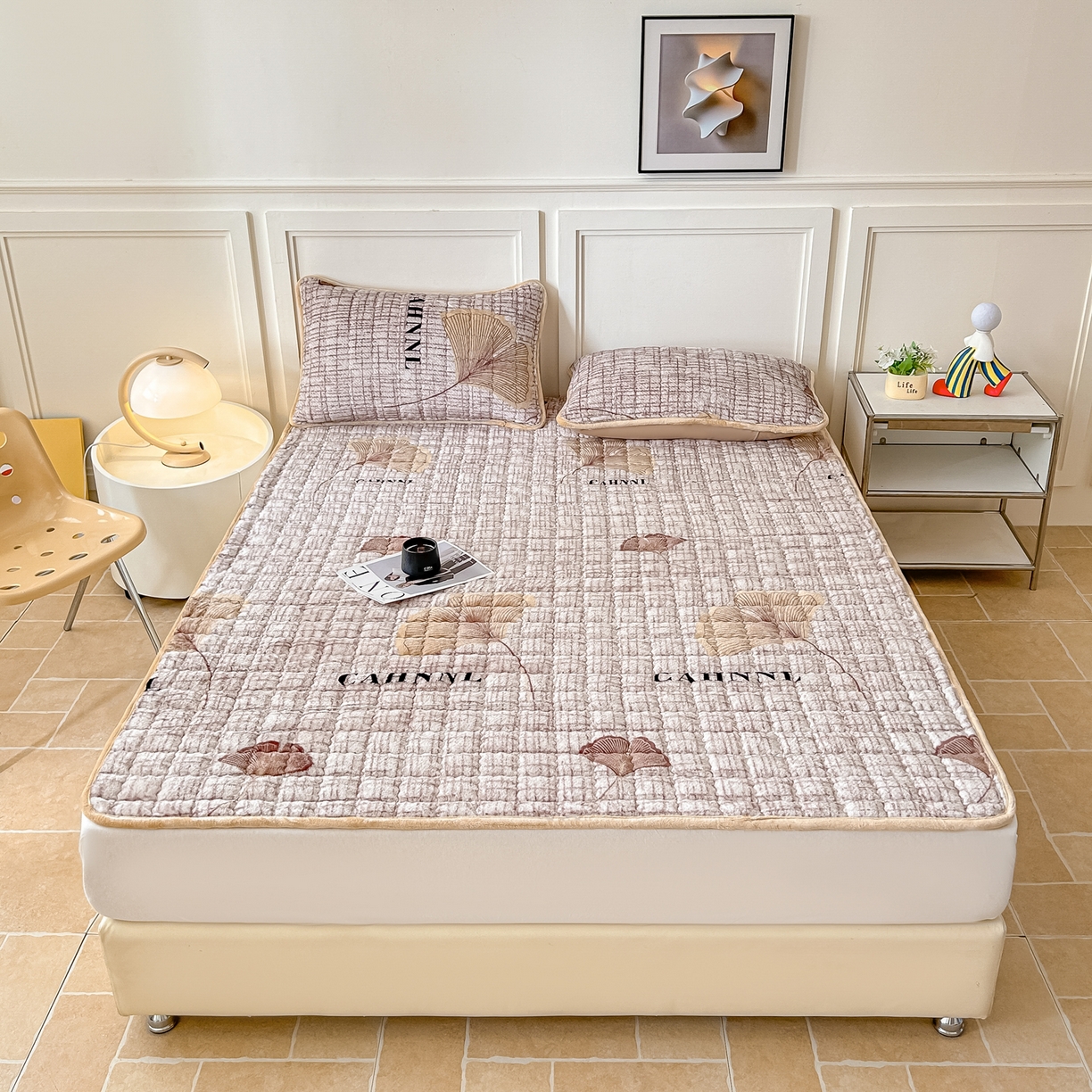 91家纺网 家纺一手货源 找家纺 首选家纺 2025新款牛奶绒床褥床垫系列 银杏叶