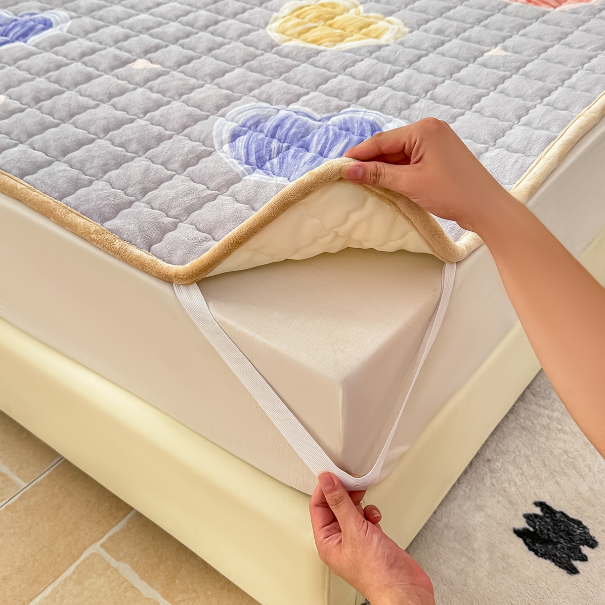 91家纺网 家纺一手货源 找家纺 首选家纺 2025新款牛奶绒床褥床垫系列 爱心蓝色