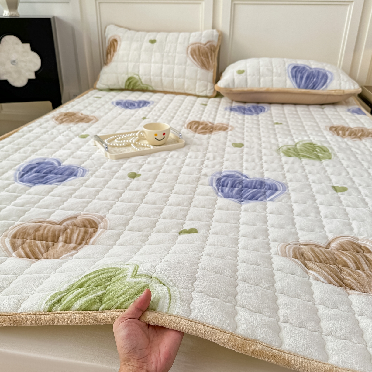 91家纺网 家纺一手货源 找家纺 首选家纺 2025新款牛奶绒床褥床垫系列 爱心奶白