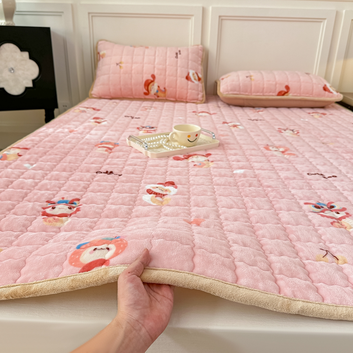 91家纺网 家纺一手货源 找家纺 首选家纺 2025新款牛奶绒床褥床垫系列 动物园