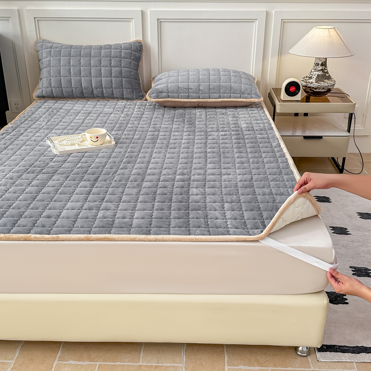 91家纺网 家纺一手货源 找家纺 首选家纺 2025新款牛奶绒床褥床垫系列 灰色