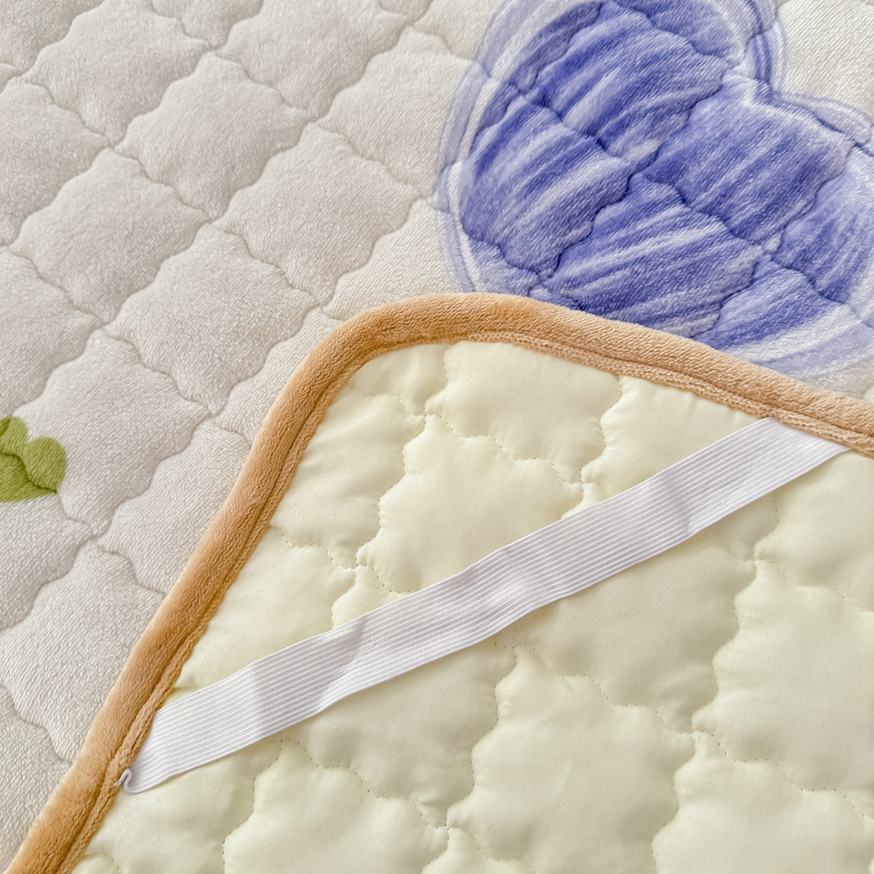 91家纺网 家纺一手货源 找家纺 首选家纺 2025新款牛奶绒床褥床垫系列 爱心奶白