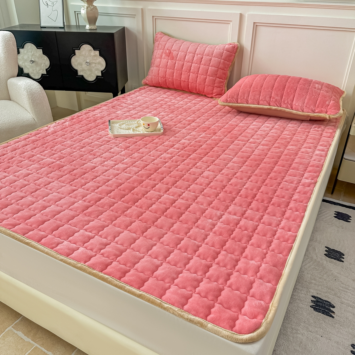 91家纺网 家纺一手货源 找家纺 首选家纺 2025新款牛奶绒床褥床垫系列 西瓜红