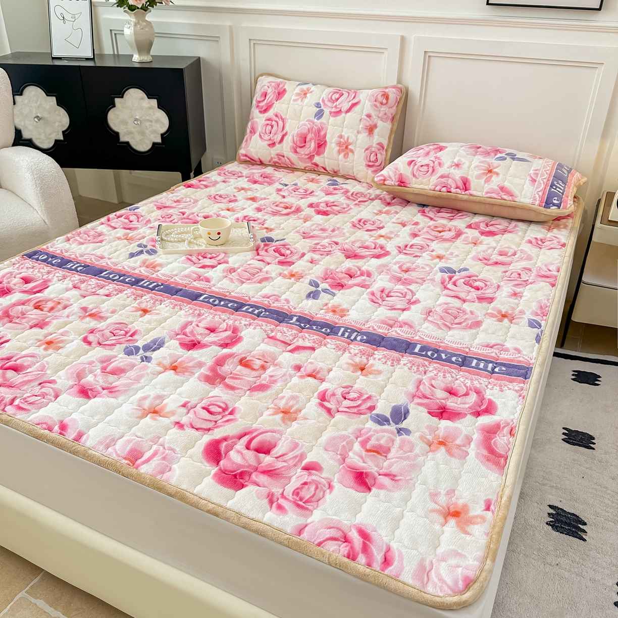 91家纺网 家纺一手货源 找家纺 首选家纺 2025新款牛奶绒床褥床垫系列 爱相随