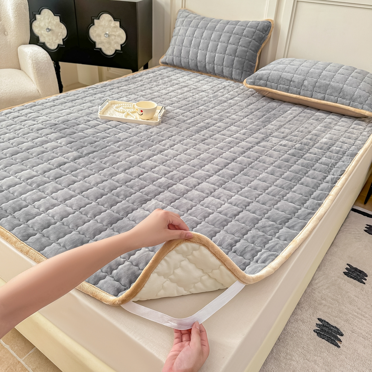 91家纺网 家纺一手货源 找家纺 首选家纺 2025新款牛奶绒床褥床垫系列 灰色