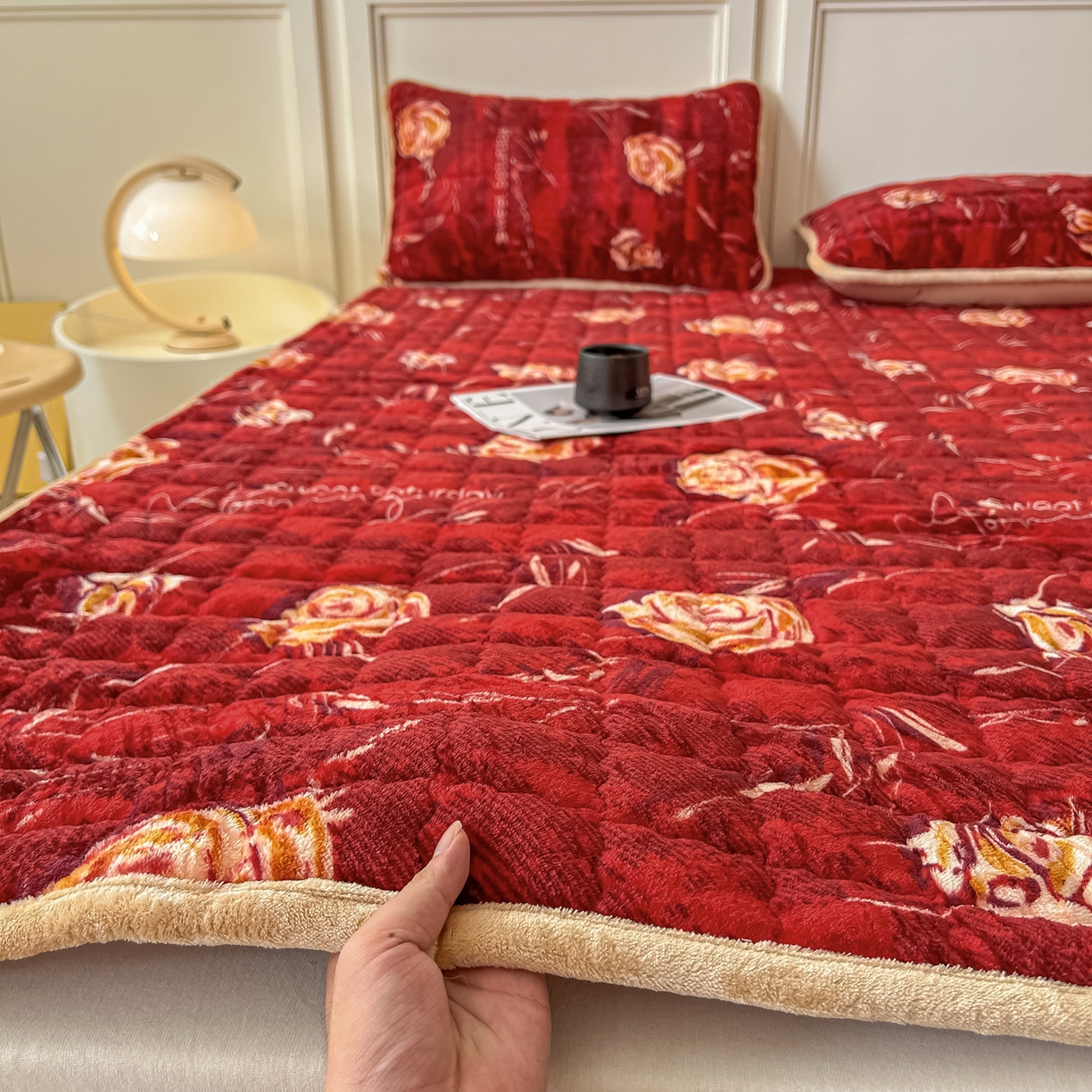 91家纺网 家纺一手货源 找家纺 首选家纺 2025新款牛奶绒床褥床垫系列 朵缘