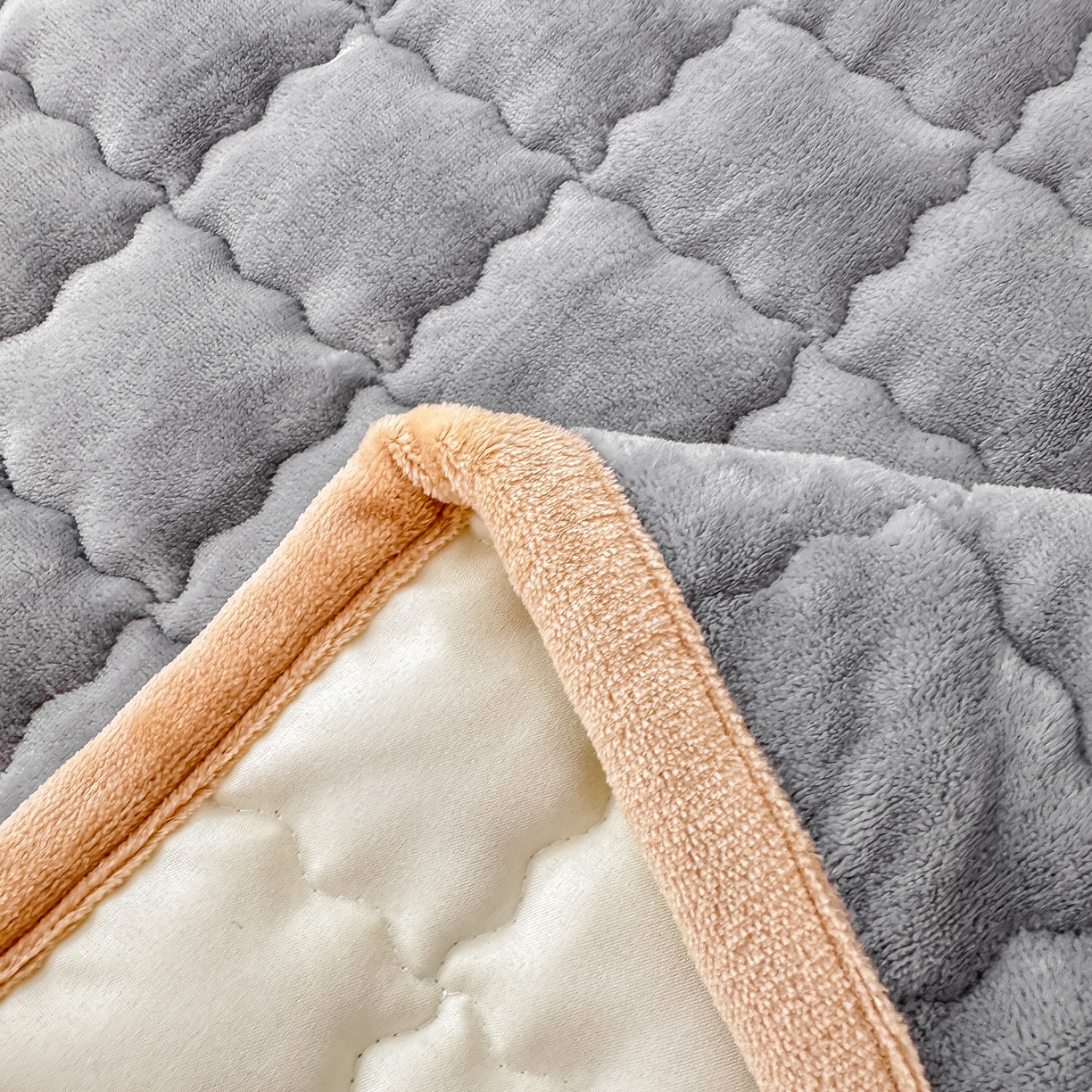 91家纺网 家纺一手货源 找家纺 首选家纺 2025新款牛奶绒床褥床垫系列 灰色