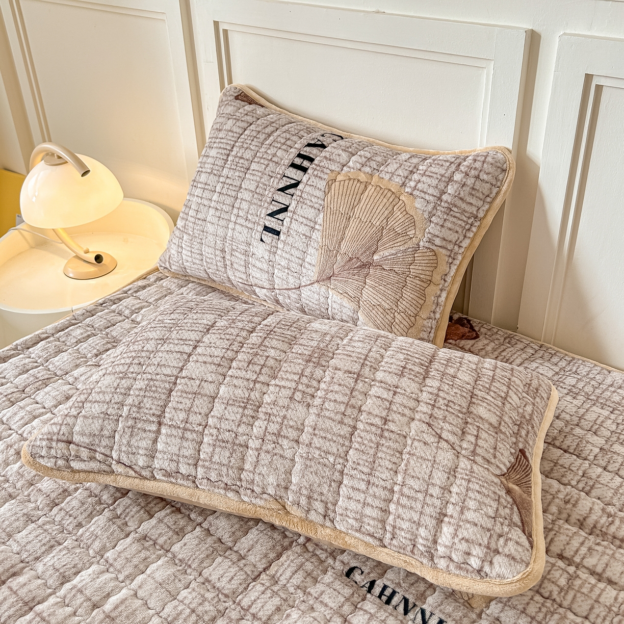 91家纺网 家纺一手货源 找家纺 首选家纺 2025新款牛奶绒床褥床垫系列 银杏叶