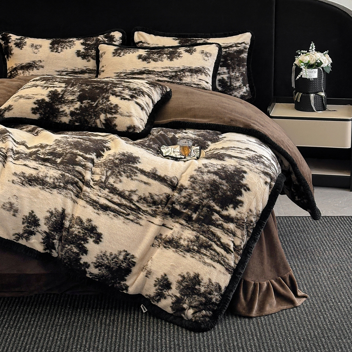 91家纺网 家纺一手货源 找家纺 民新家纺 2025新款兔毛绒包边款四件套 墨韵