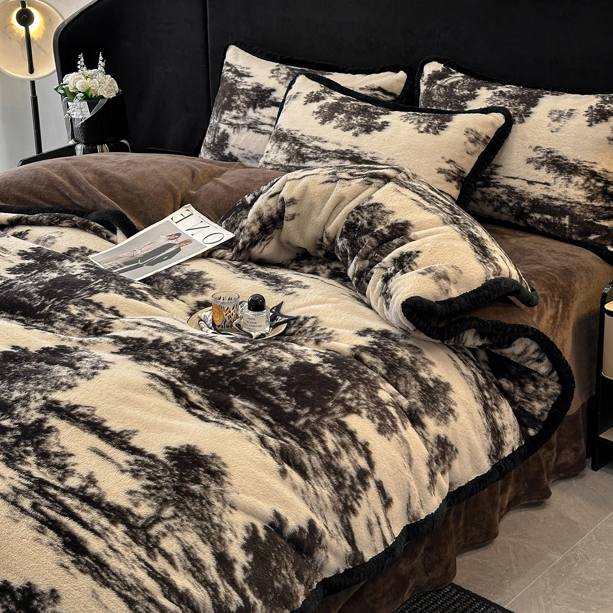 91家纺网 家纺一手货源 找家纺 民新家纺 2025新款兔毛绒包边款四件套 墨韵