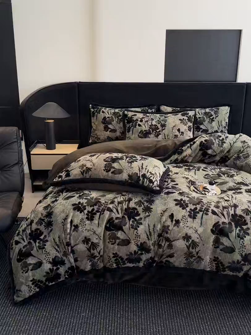 91家纺网 家纺一手货源 找家纺 民新家纺 2025新款兔毛绒包边款四件套 暗香