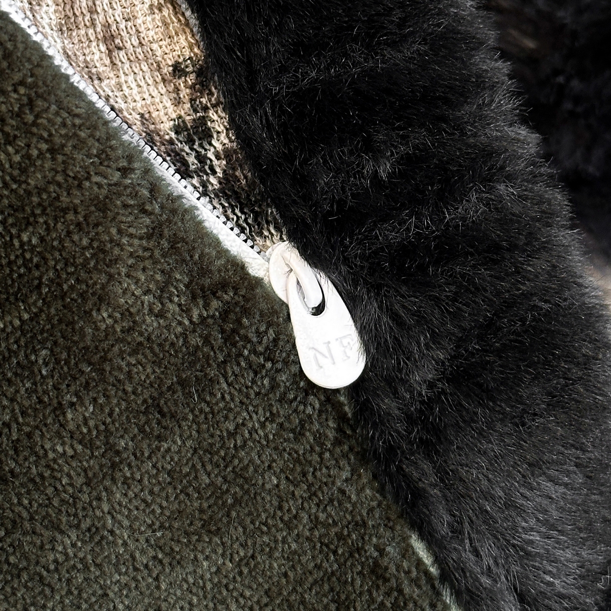 91家纺网 家纺一手货源 找家纺 民新家纺 2025新款兔毛绒包边款四件套 斑马纹