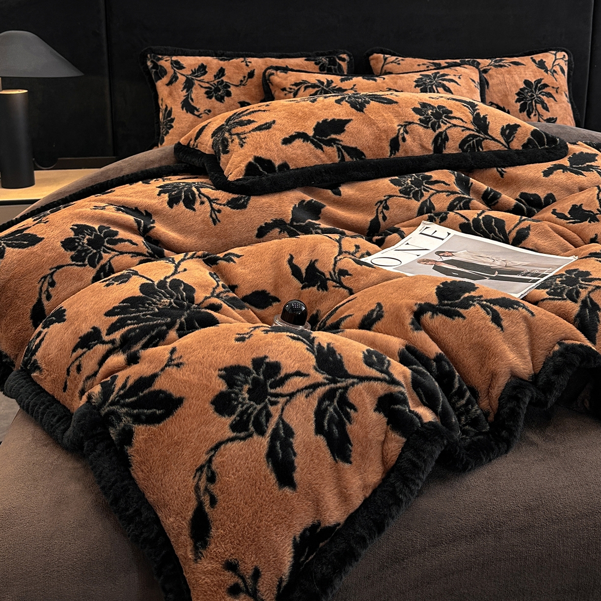 91家纺网 家纺一手货源 找家纺 民新家纺 2025新款兔毛绒包边款四件套 国色天香