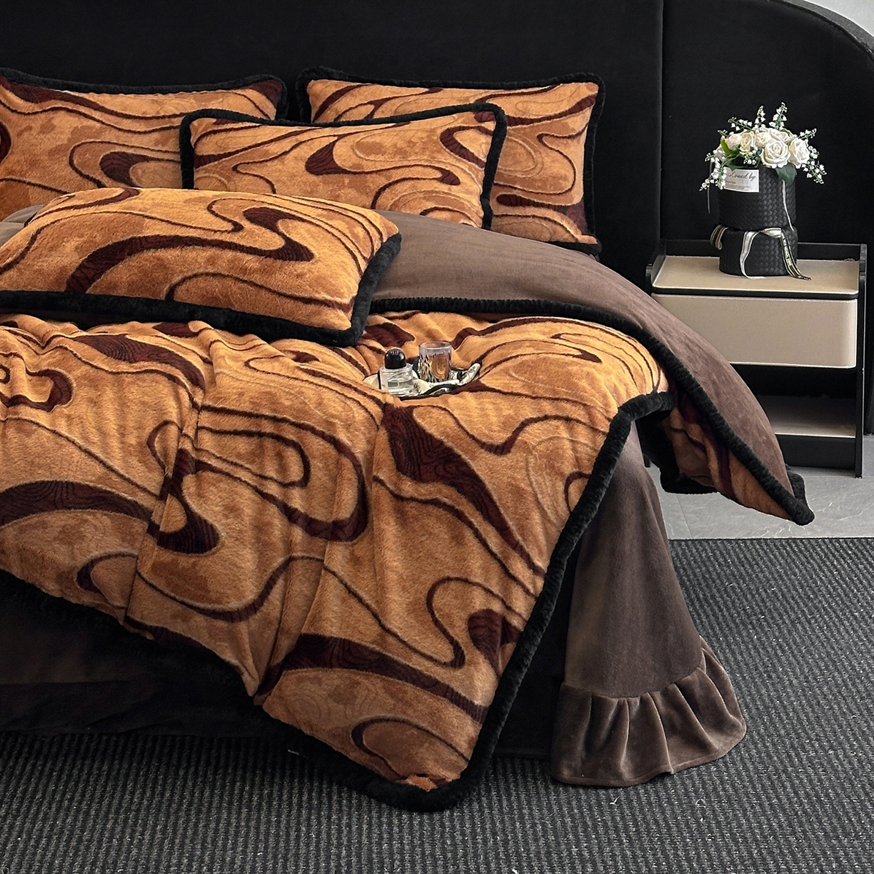 91家纺网 家纺一手货源 找家纺 民新家纺 2025新款兔毛绒包边款四件套 极简生活