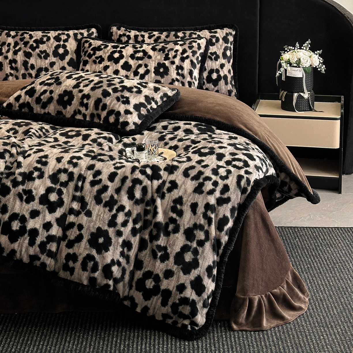 91家纺网 家纺一手货源 找家纺 民新家纺 2025新款兔毛绒包边款四件套 经典豹纹-灰