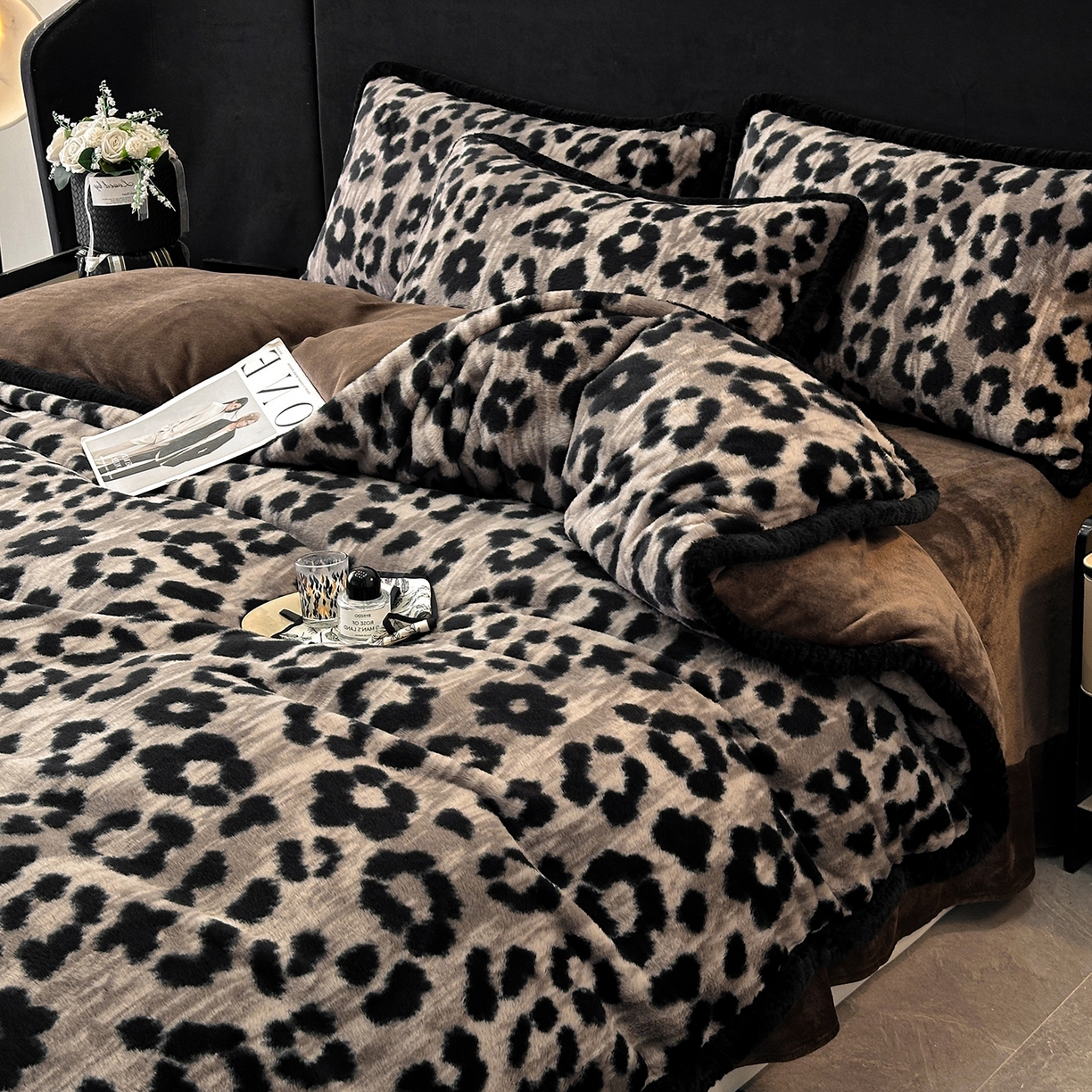 91家纺网 家纺一手货源 找家纺 民新家纺 2025新款兔毛绒包边款四件套 经典豹纹-灰