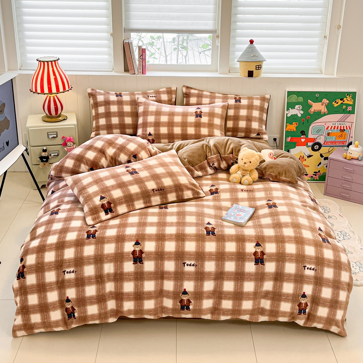 91家纺网 家纺一手货源 找家纺 佳汐蓝家纺 2025新款190克高克重牛奶绒印花四件套 芭乐-咖+摩卡棕