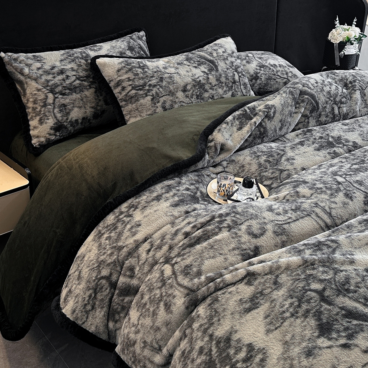 91家纺网 家纺一手货源 找家纺 民新家纺 2025新款兔毛绒包边款四件套 林影