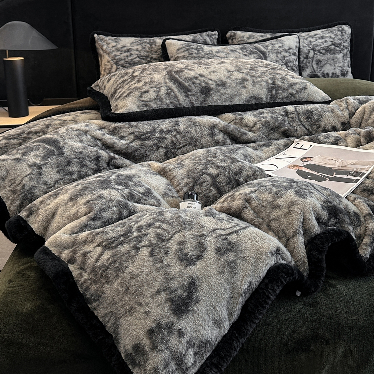 91家纺网 家纺一手货源 找家纺 民新家纺 2025新款兔毛绒包边款四件套 林影