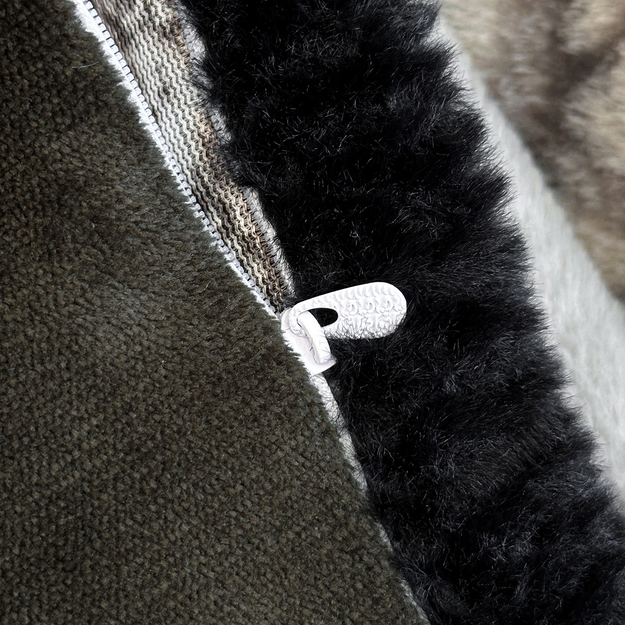 91家纺网 家纺一手货源 找家纺 民新家纺 2025新款兔毛绒包边款四件套 林影