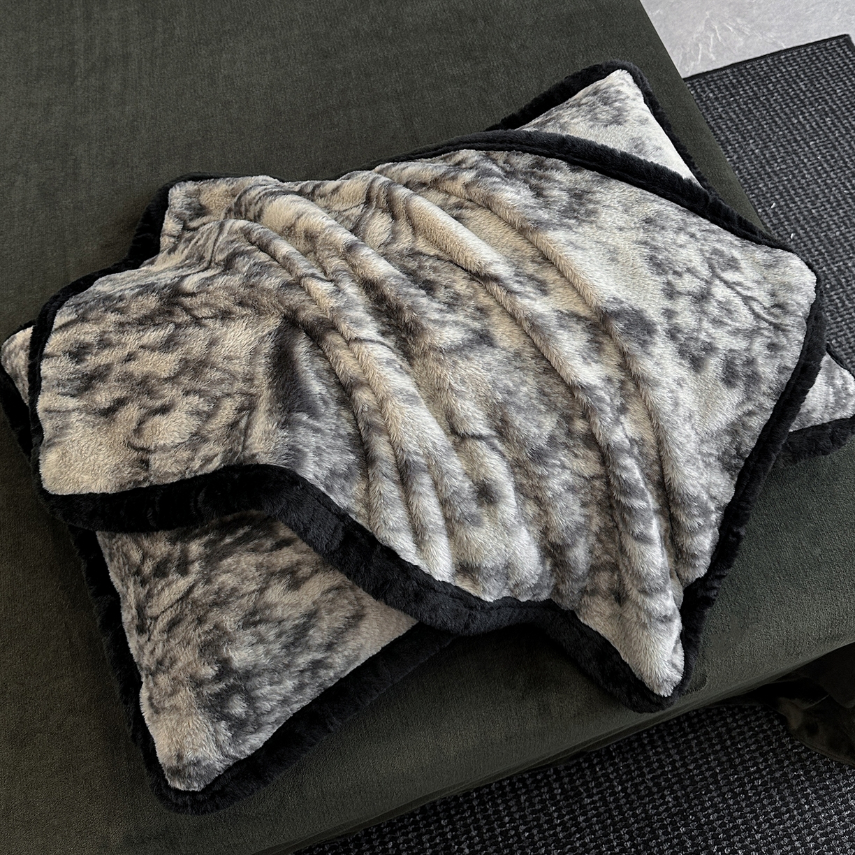 91家纺网 家纺一手货源 找家纺 民新家纺 2025新款兔毛绒包边款四件套 林影