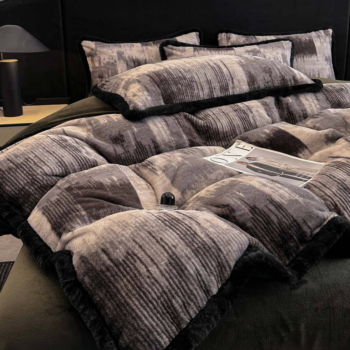 91家纺网 家纺一手货源 找家纺 民新家纺 2025新款兔毛绒包边款四件套 灵感