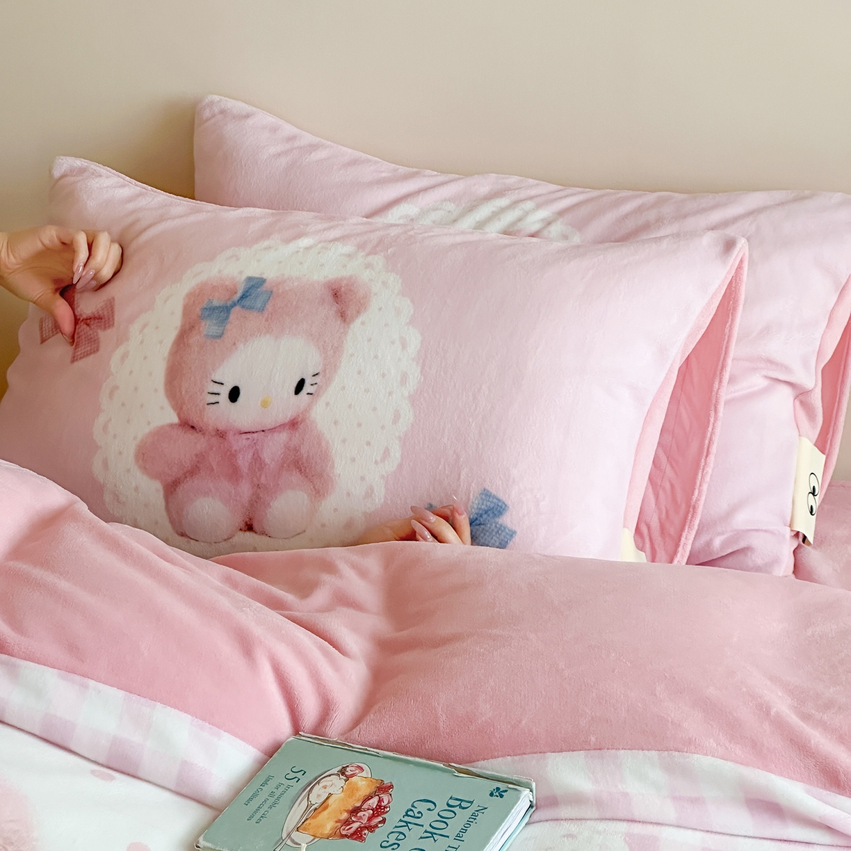 91家纺网 家纺一手货源 找家纺 （总）桃子家居 2025新品A类ins博主大版卡通数码印花加厚牛奶绒系列四件套