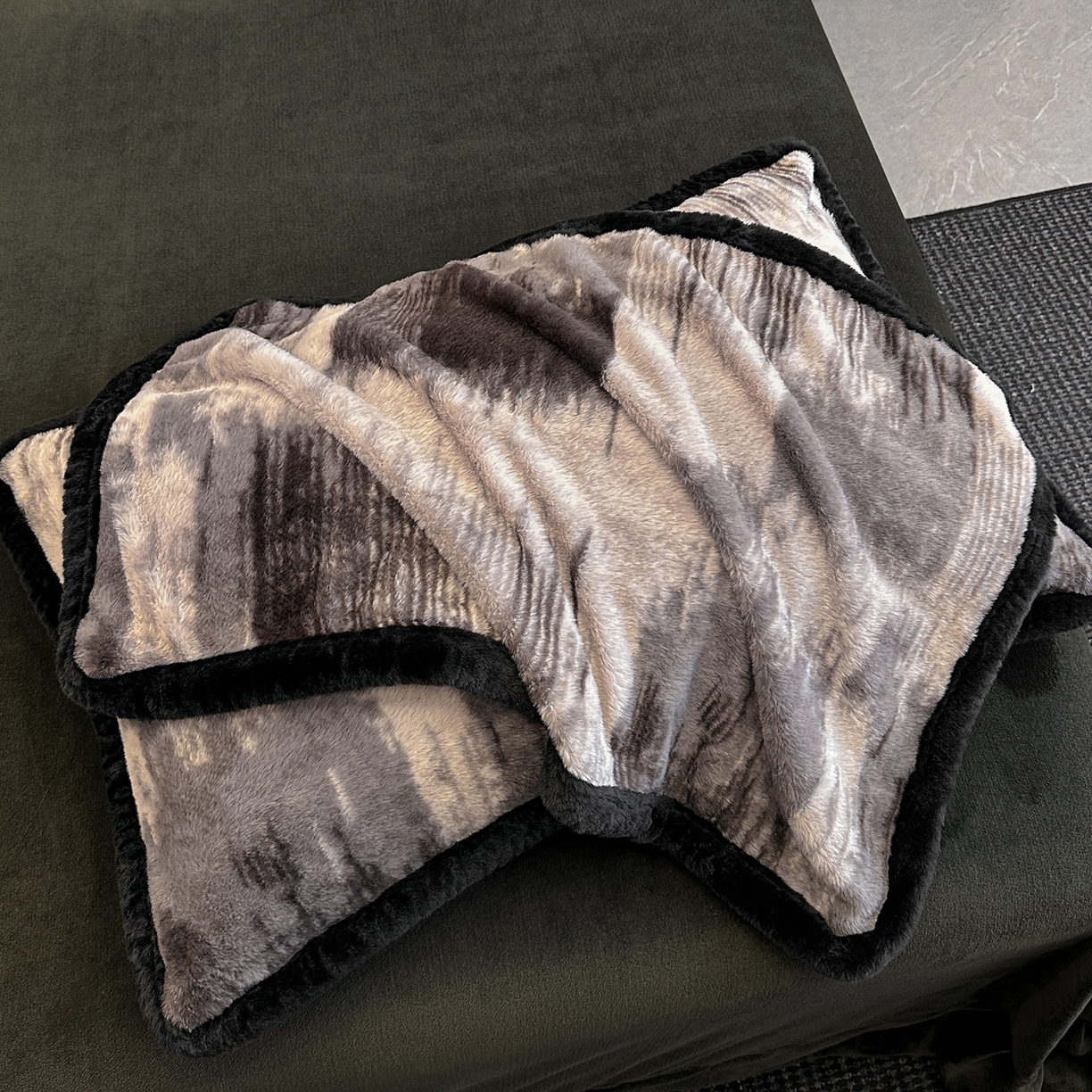 91家纺网 家纺一手货源 找家纺 民新家纺 2025新款兔毛绒包边款四件套 灵感