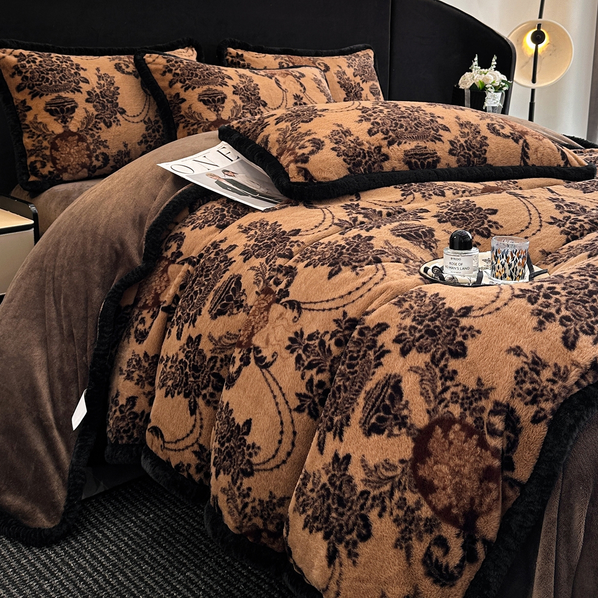 91家纺网 家纺一手货源 找家纺 民新家纺 2025新款兔毛绒包边款四件套 欧式花