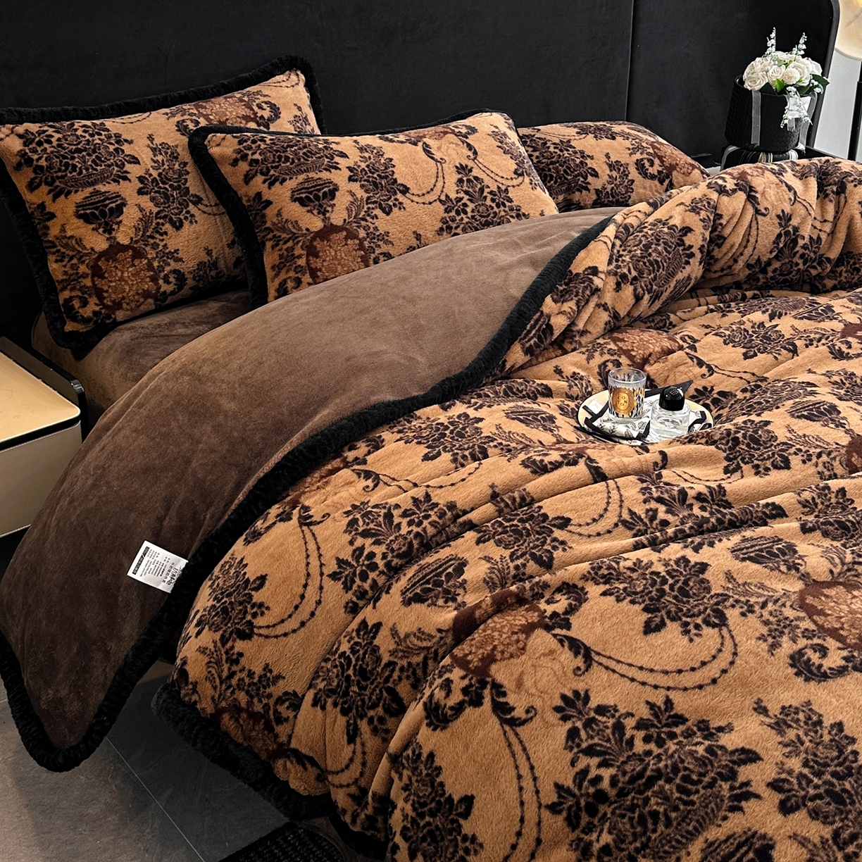 91家纺网 家纺一手货源 找家纺 民新家纺 2025新款兔毛绒包边款四件套 欧式花