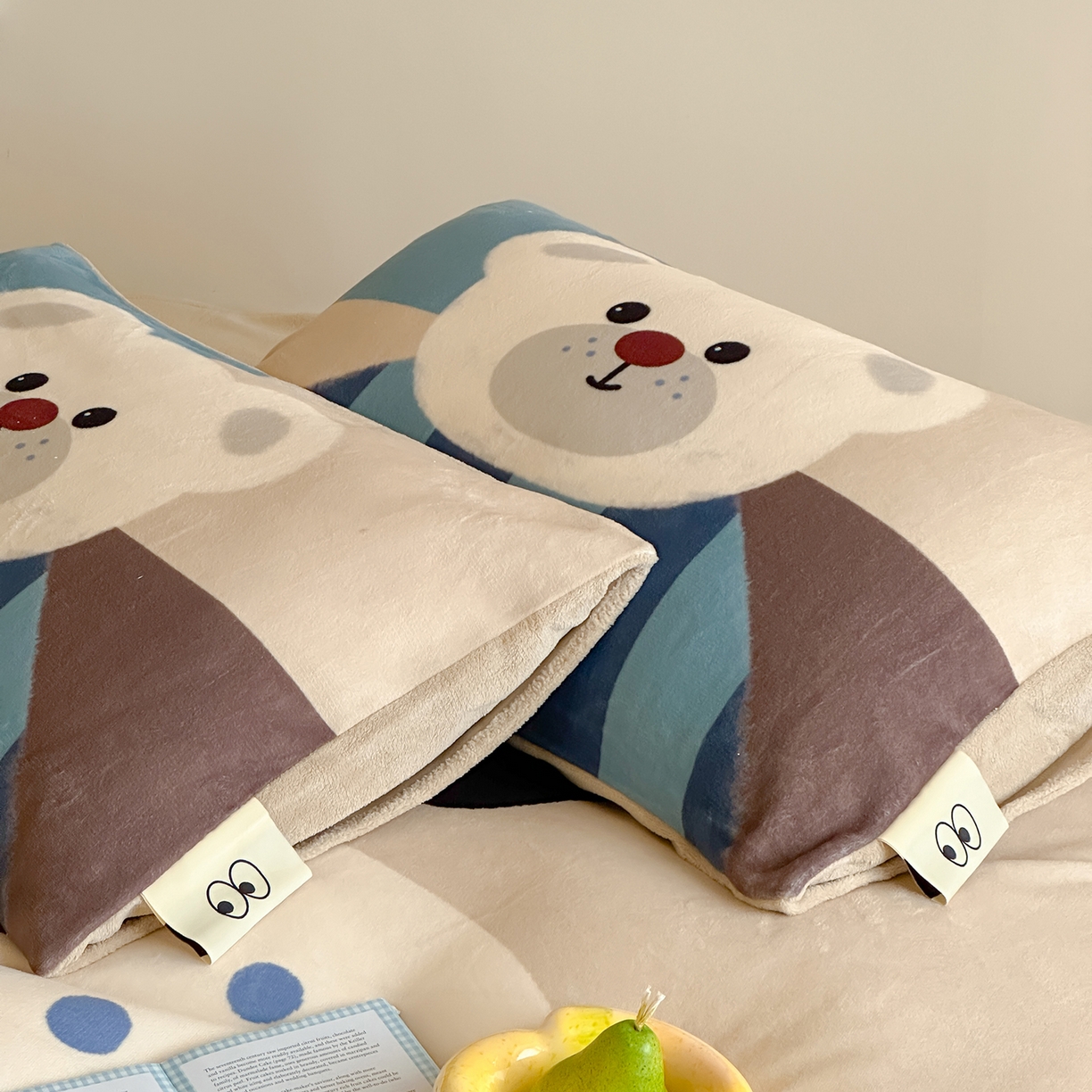 91家纺网 家纺一手货源 找家纺 桃子家居 2025新品A类ins博主大版卡通数码印花加厚牛奶绒系列四件套 绒大版-格格熊