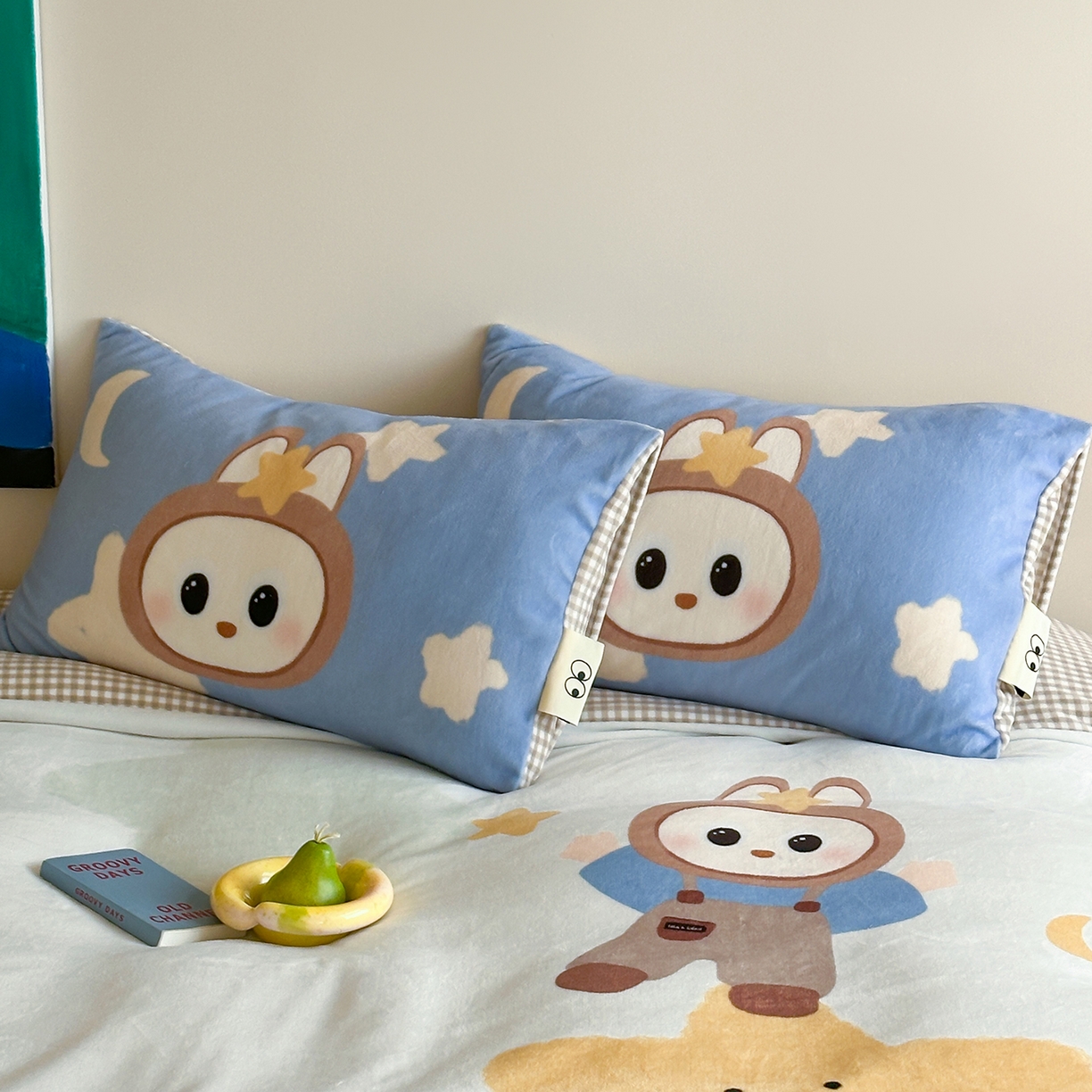 91家纺网 家纺一手货源 找家纺 桃子家居 2025新品A类ins博主大版卡通数码印花加厚牛奶绒系列四件套 绒大版-幸运星