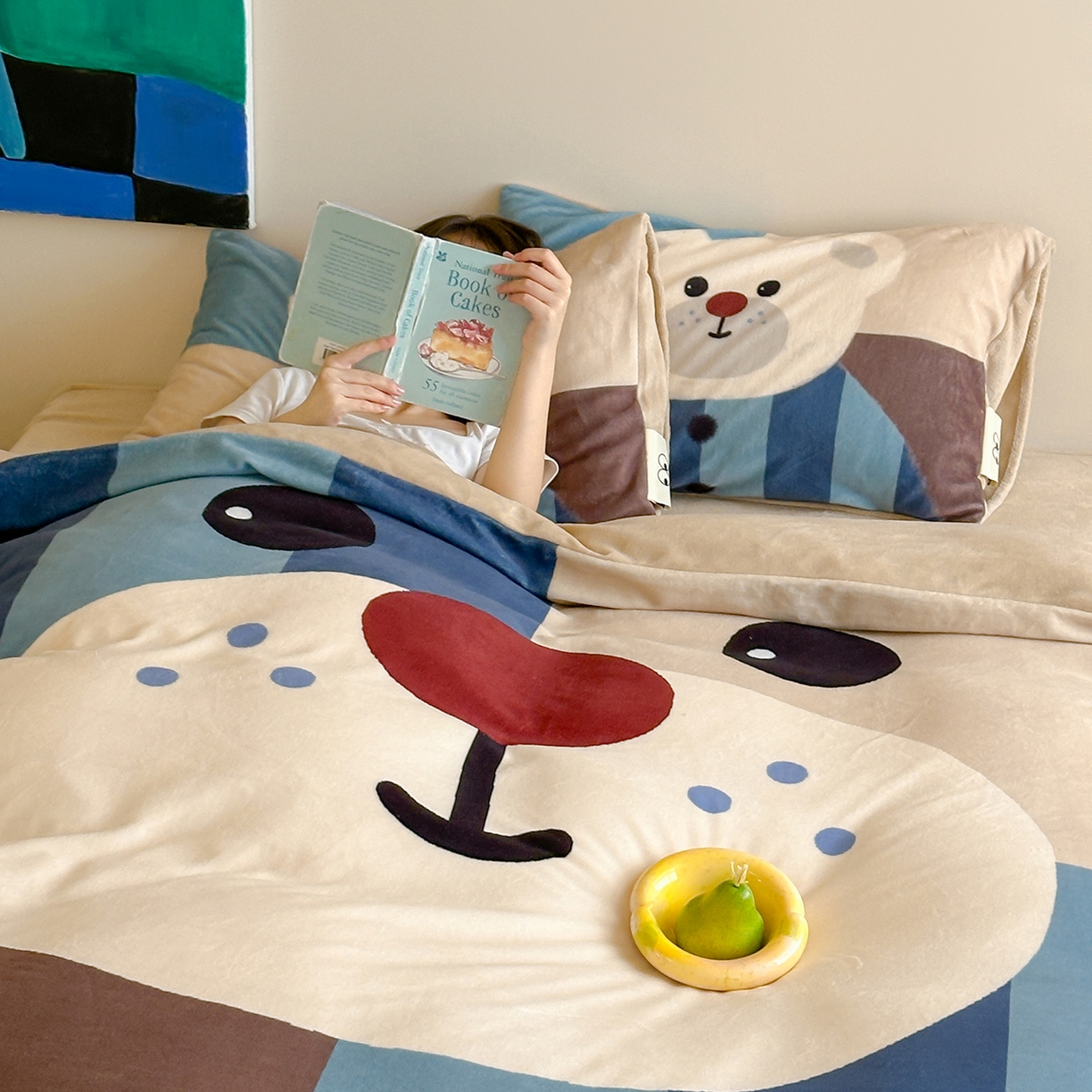 91家纺网 家纺一手货源 找家纺 桃子家居 2025新品A类ins博主大版卡通数码印花加厚牛奶绒系列四件套 绒大版-格格熊