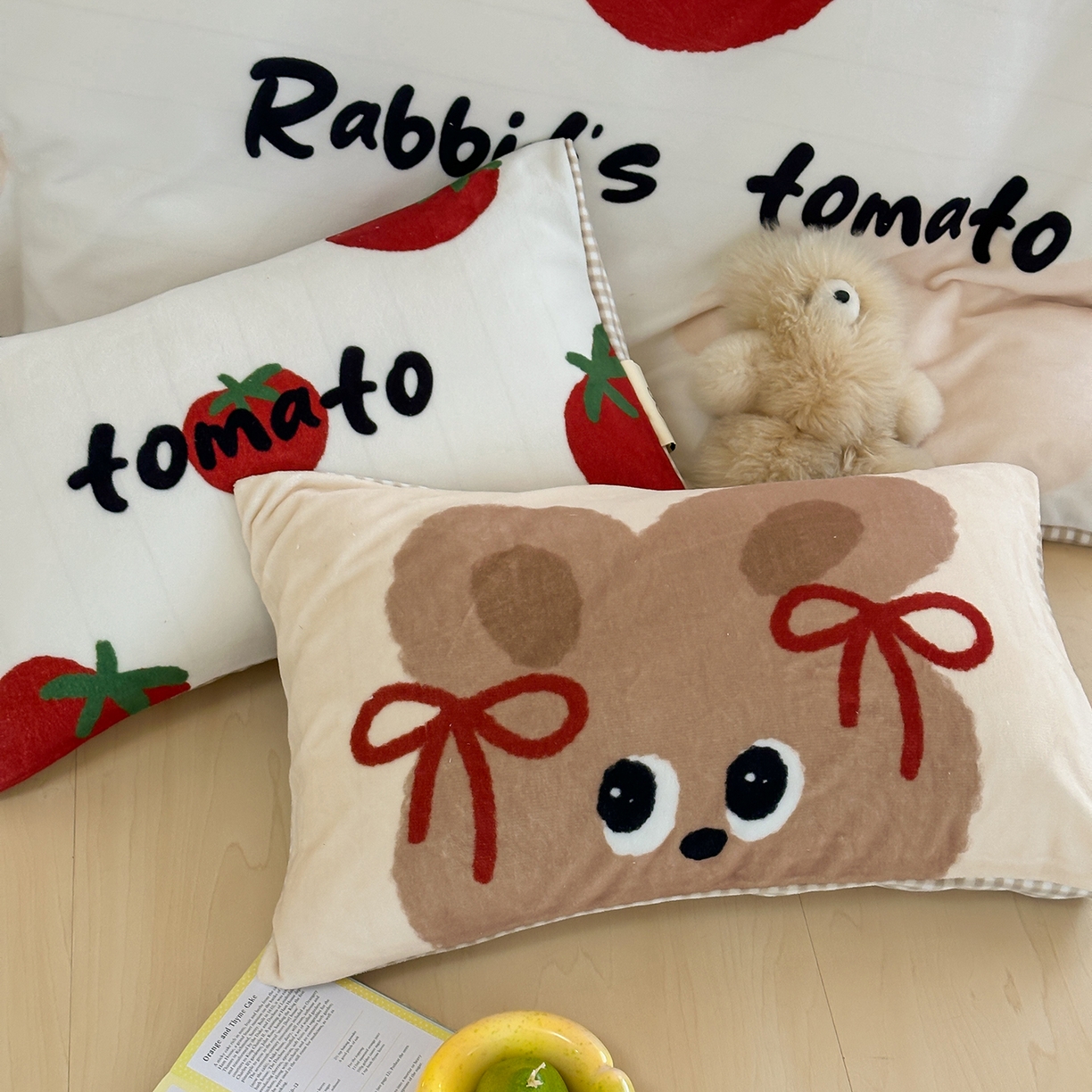 91家纺网 家纺一手货源 找家纺 桃子家居 2025新品A类ins博主大版卡通数码印花加厚牛奶绒系列四件套 绒大版-奶油番茄兔