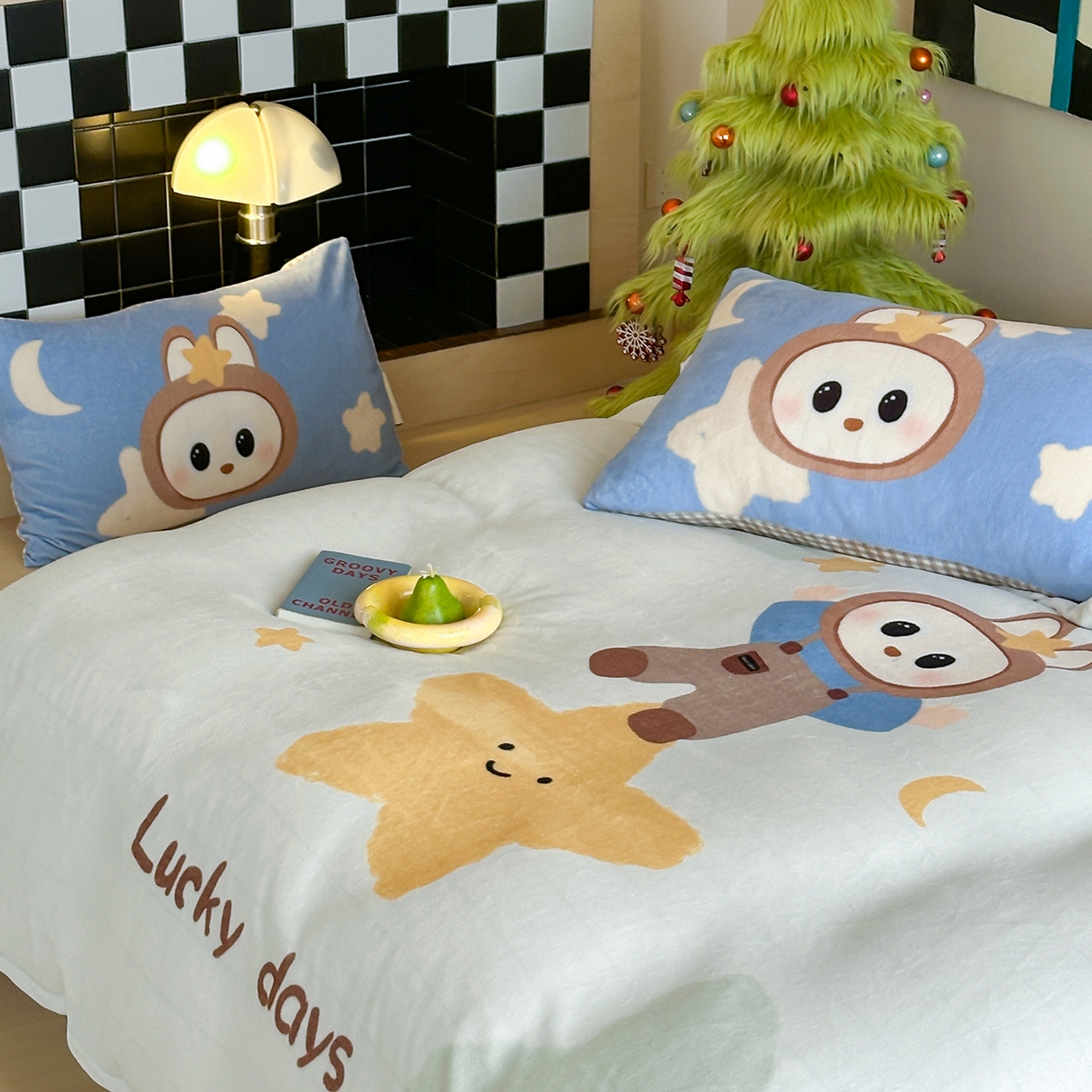 91家纺网 家纺一手货源 找家纺 桃子家居 2025新品A类ins博主大版卡通数码印花加厚牛奶绒系列四件套 绒大版-幸运星