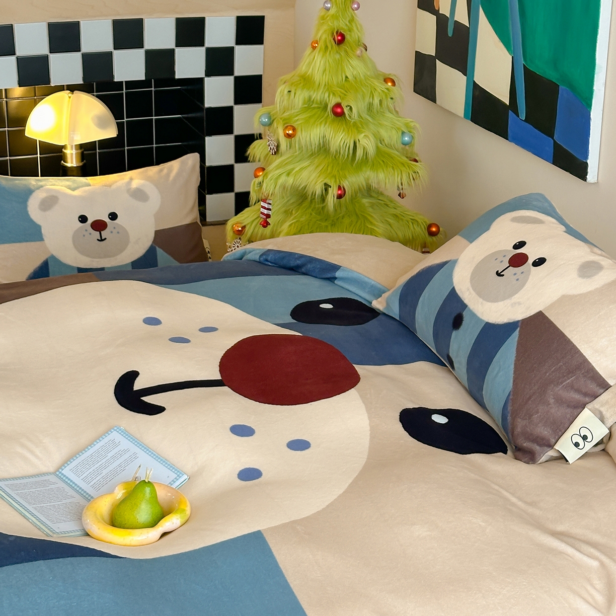 91家纺网 家纺一手货源 找家纺 桃子家居 2025新品A类ins博主大版卡通数码印花加厚牛奶绒系列四件套 绒大版-格格熊