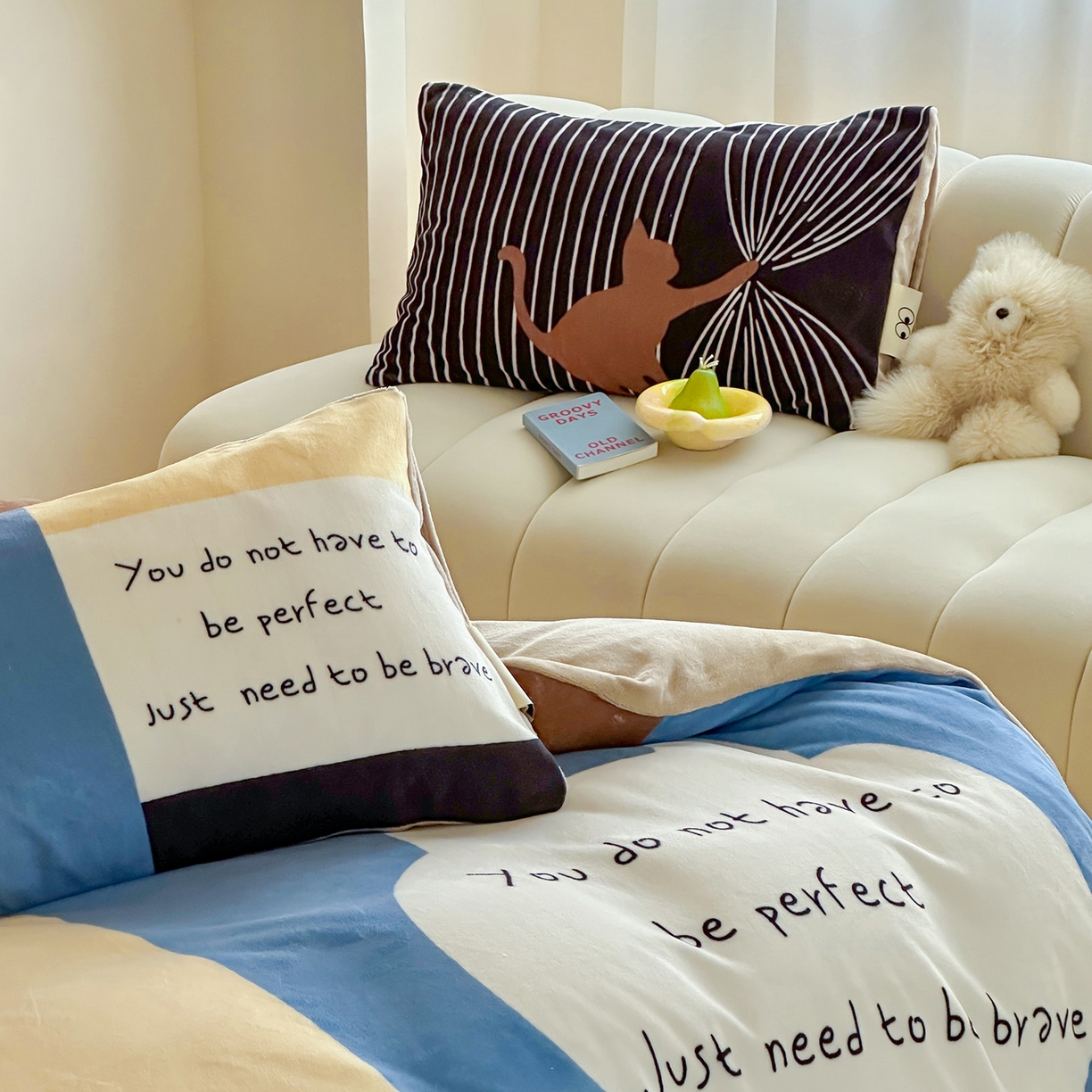 91家纺网 家纺一手货源 找家纺 桃子家居 2025新品A类ins博主大版卡通数码印花加厚牛奶绒系列四件套 绒大版-思想猫