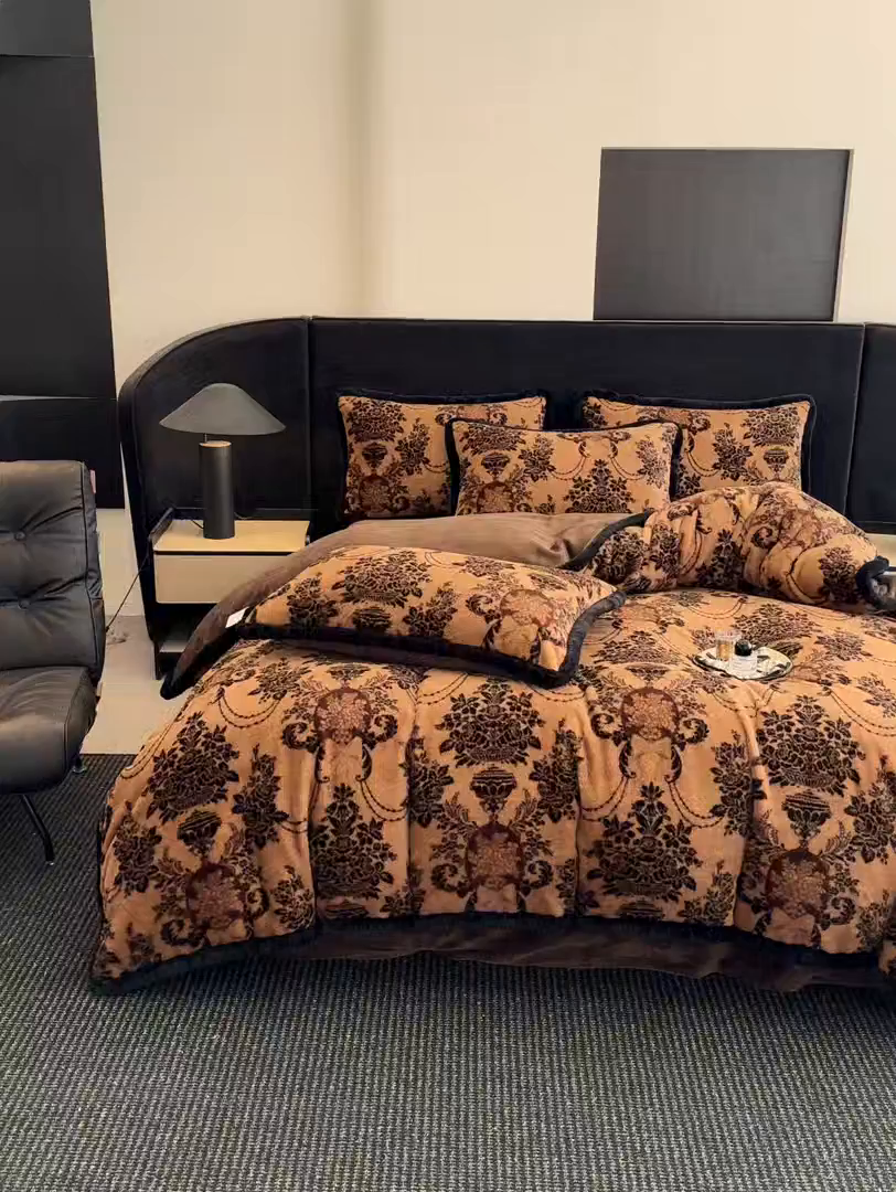 91家纺网 家纺一手货源 找家纺 民新家纺 2025新款兔毛绒包边款四件套 欧式花