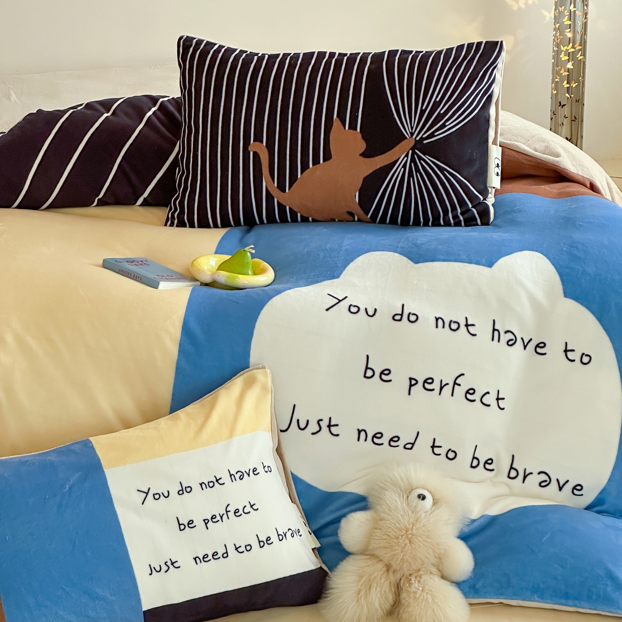 91家纺网 家纺一手货源 找家纺 桃子家居 2025新品A类ins博主大版卡通数码印花加厚牛奶绒系列四件套 绒大版-思想猫