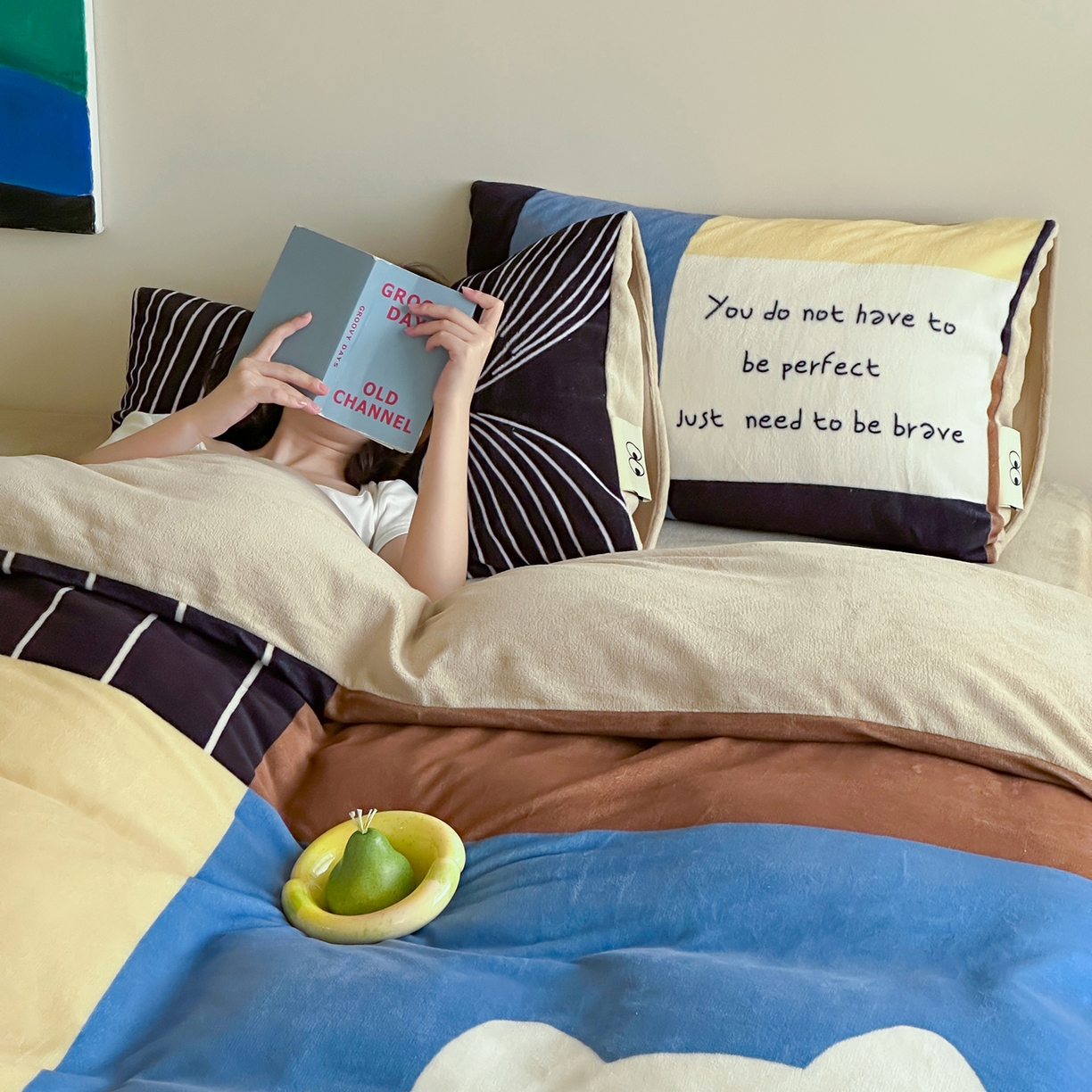 91家纺网 家纺一手货源 找家纺 桃子家居 2025新品A类ins博主大版卡通数码印花加厚牛奶绒系列四件套 绒大版-思想猫